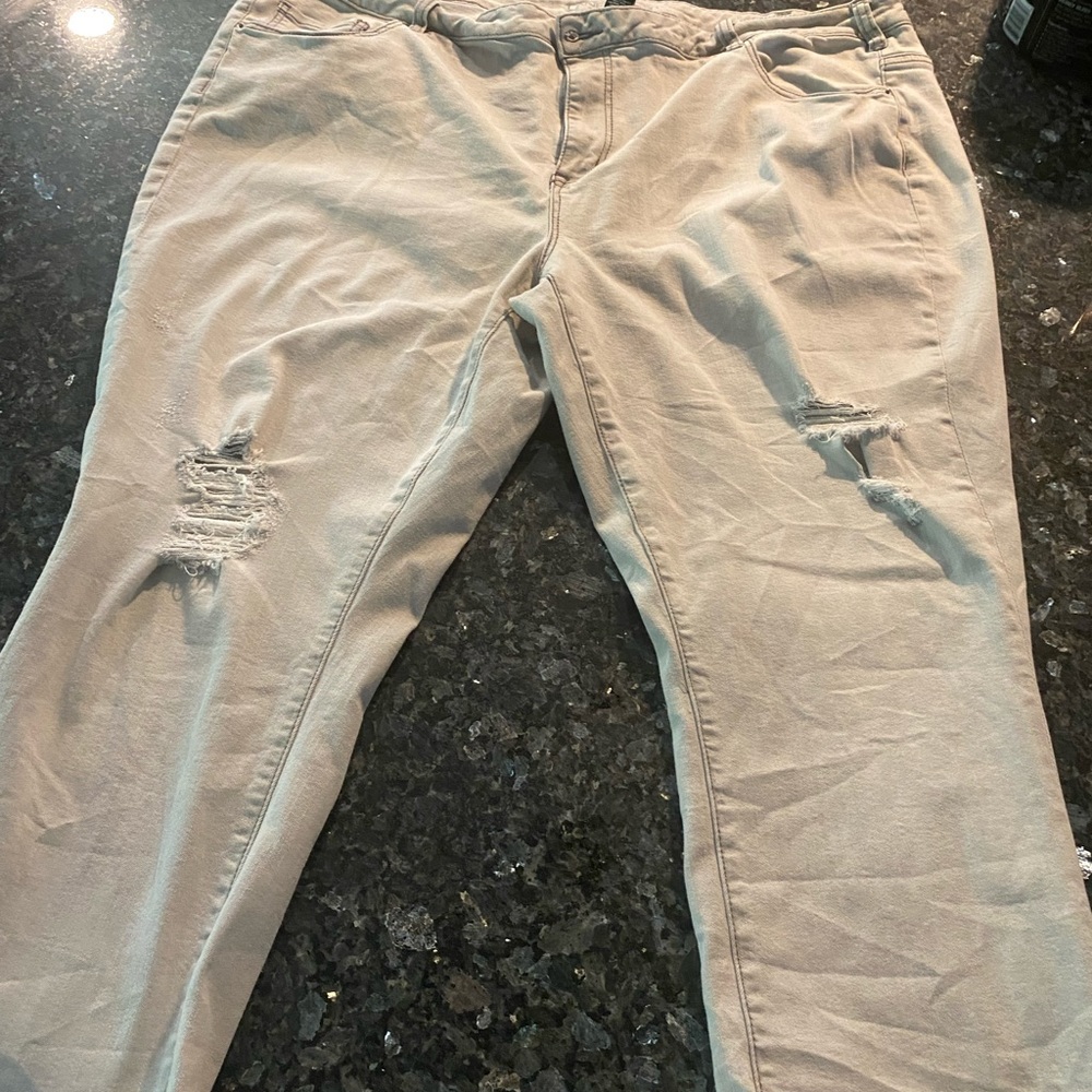 Light gray distressed Lane Bryant capris with stretch